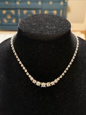 Vintage Silver Tone Rhinestone Crystal Pendant Choker Collar Statement Necklace